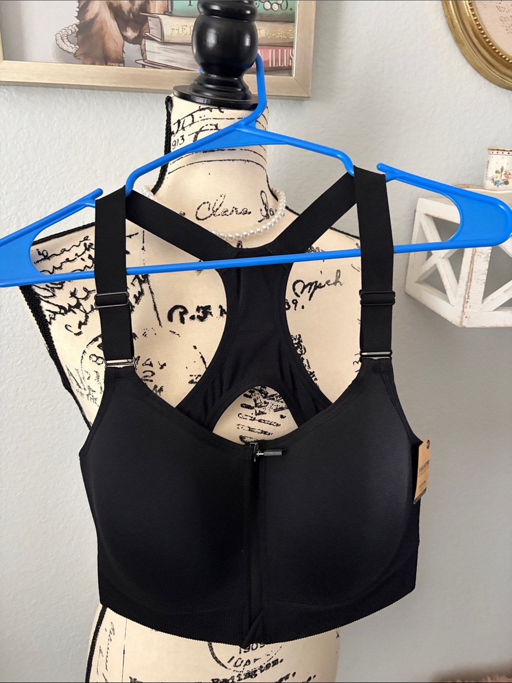 VS pink Black Front-Zip Sports Bra - Women Intimates & Sleepwear size large 🔥🔥🔥